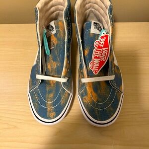 Vans NWT Hightop’s Men’s Size 8/ Women’s 9.5, Dope sneaker! 👟